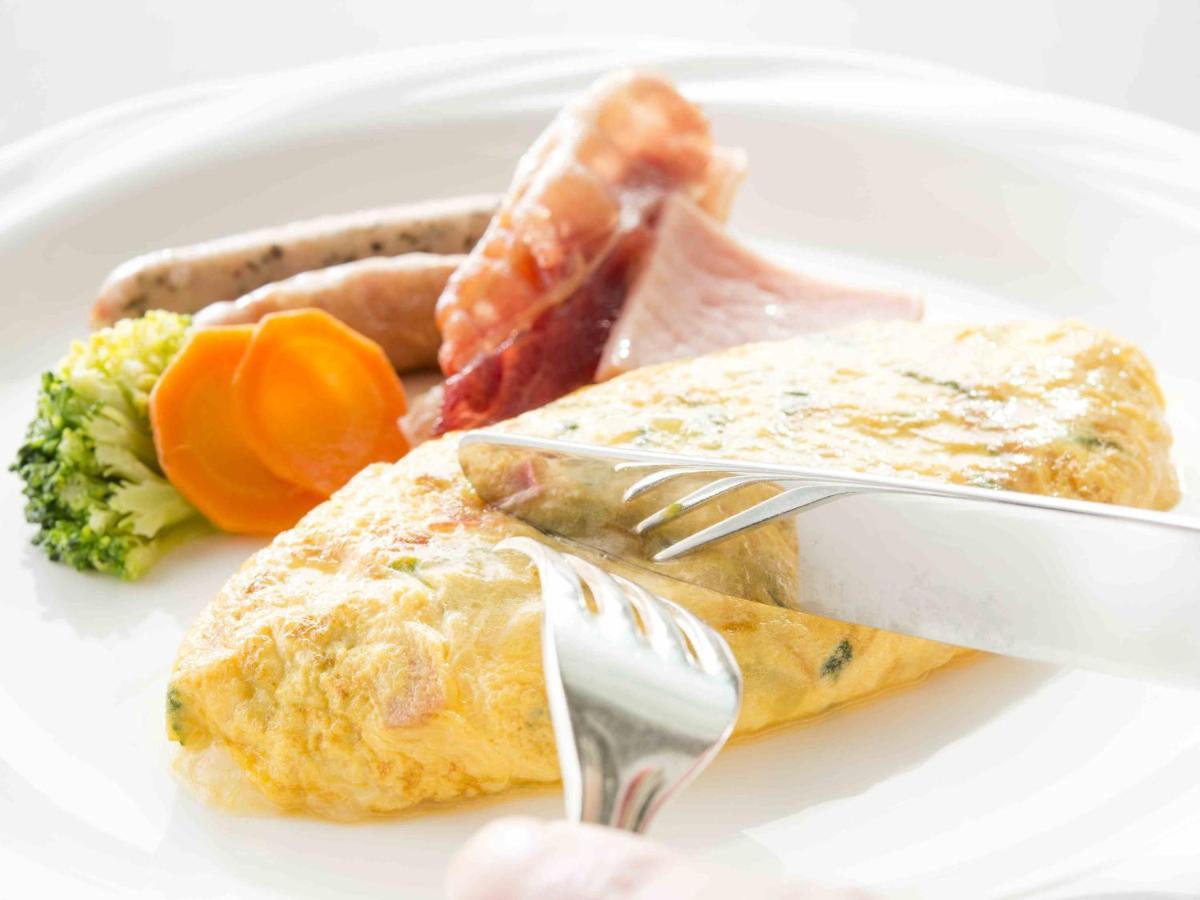 Hotel Okura Jr Huis Ten Bosch Sasebo Esterno foto An omelette with ham and sausages