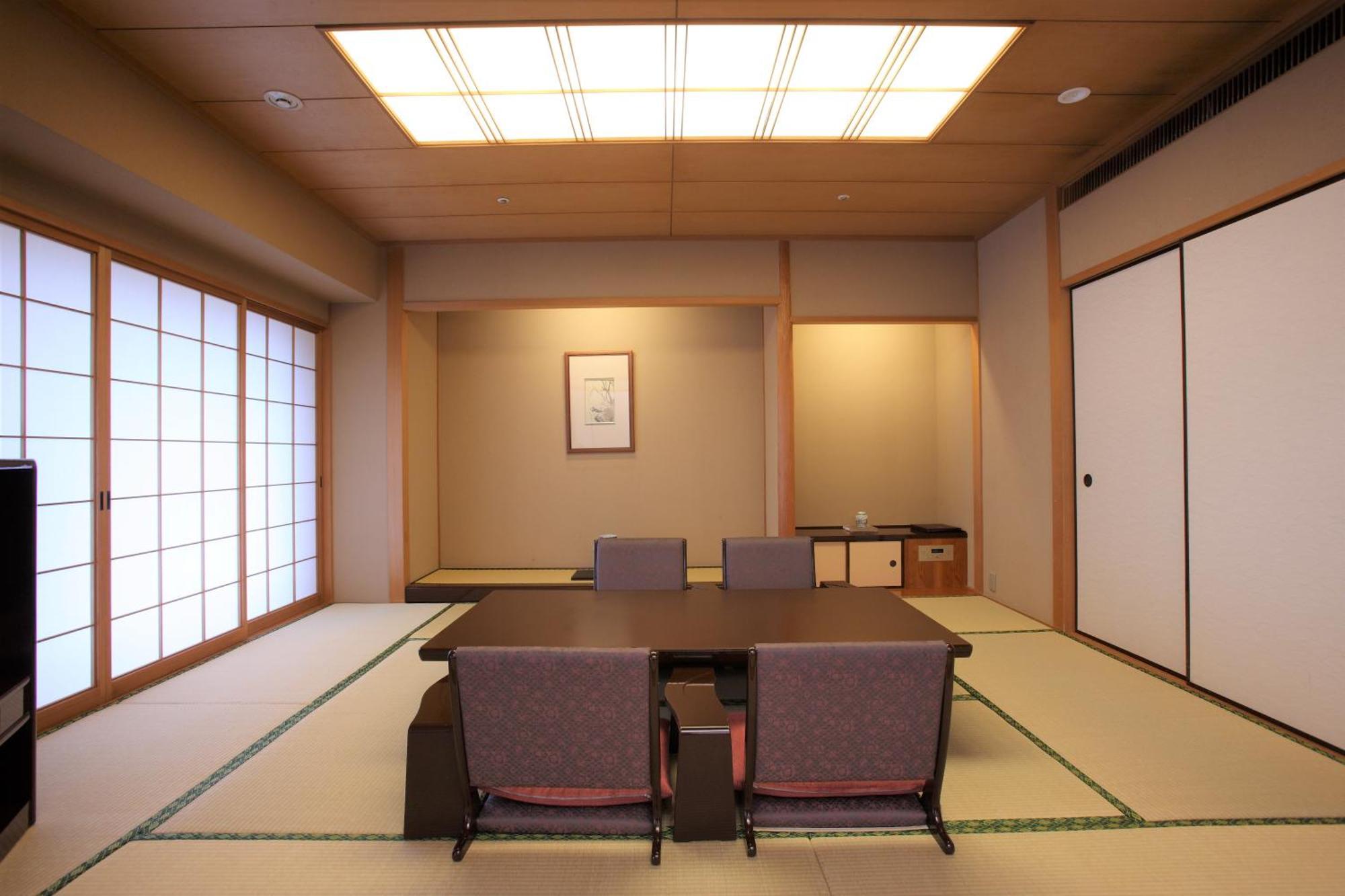 Hotel Okura Jr Huis Ten Bosch Sasebo Esterno foto A Japanese-style boardroom