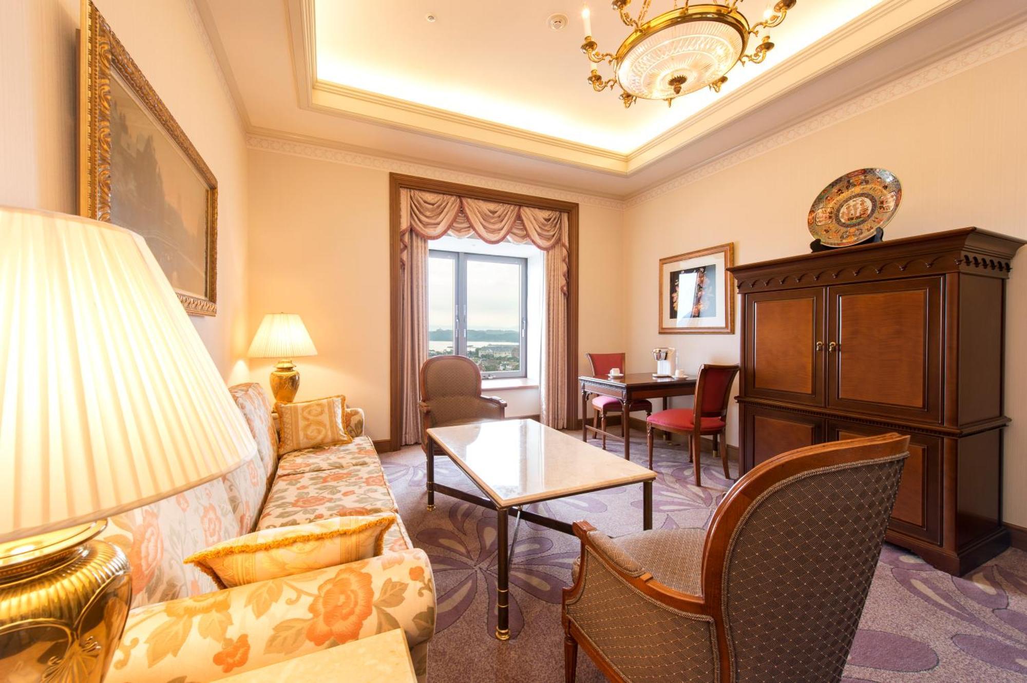 Hotel Okura Jr Huis Ten Bosch Sasebo Esterno foto A suite at the hotel