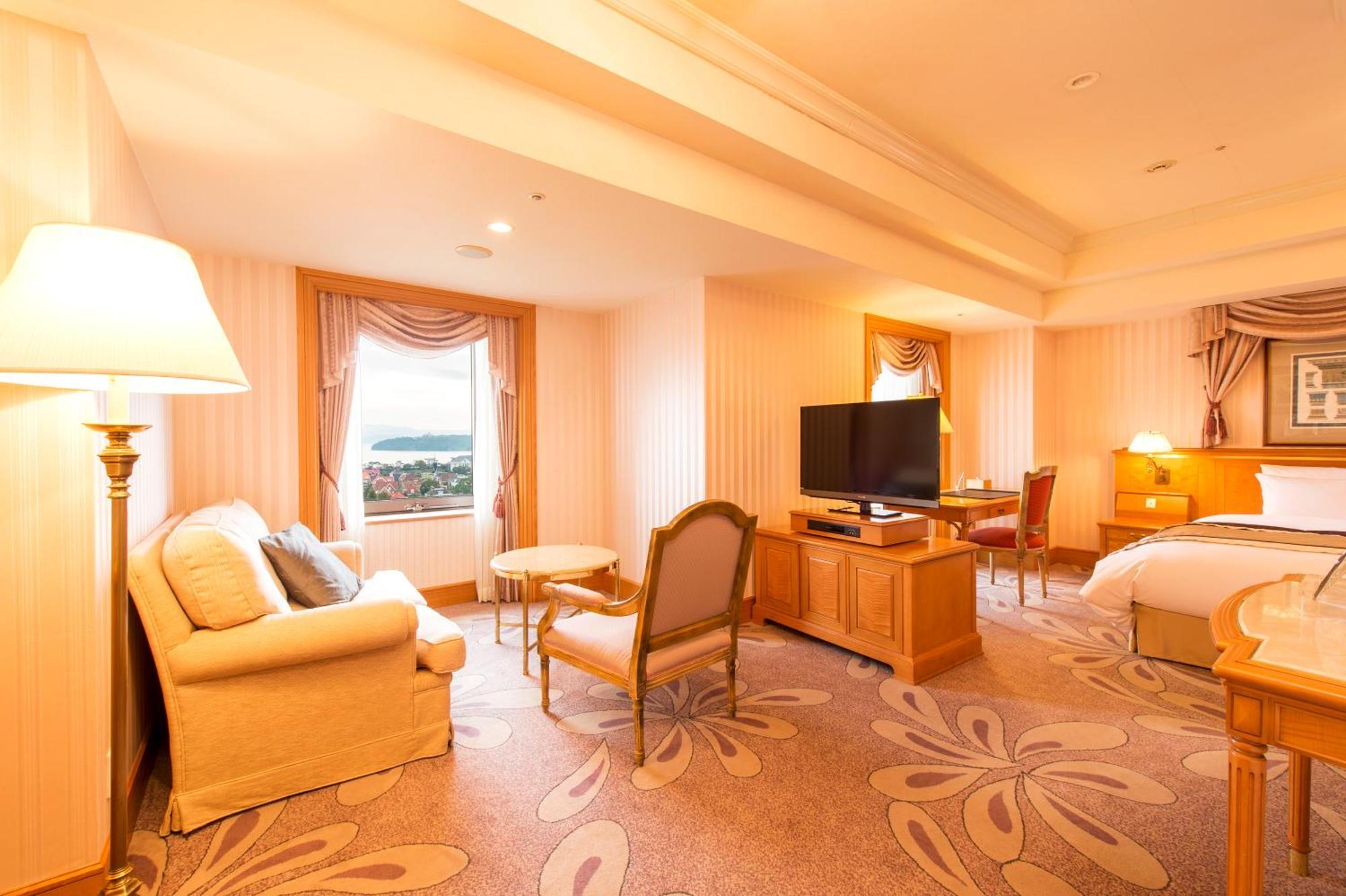 Hotel Okura Jr Huis Ten Bosch Sasebo Esterno foto A suite at the hotel