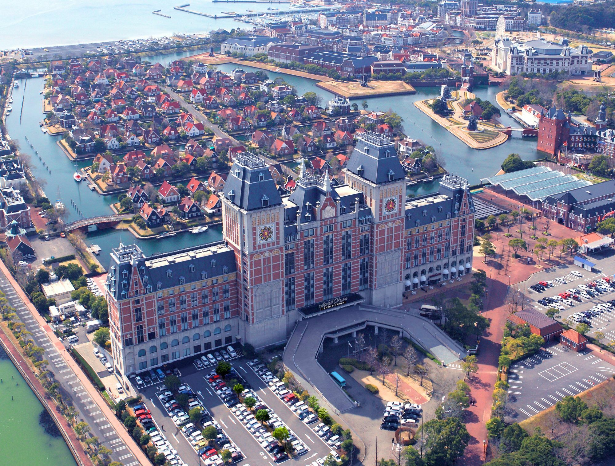 Hotel Okura Jr Huis Ten Bosch Sasebo Esterno foto Aerial view of the complex